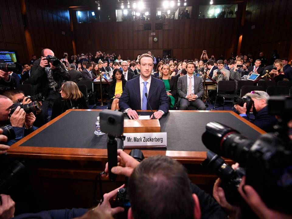 Mark Zuckerberg, stifter af Facebook, til senatshøring i USA, 10. april i forbindelse med Cambridge Analytica-skandalen. | Foto: Jim Watson/Ritzau Scanpix/AFP/AP