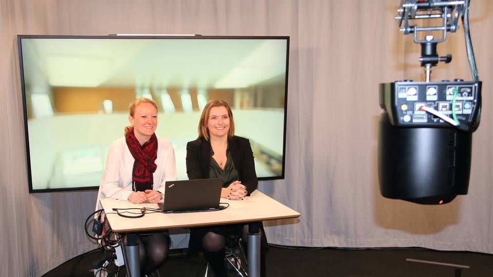 Partner i Horten Line Markert (tv) og Rikke Søgaard Berth er klar i studiet til den månedlige udsendelse. | Foto: Horten PR
