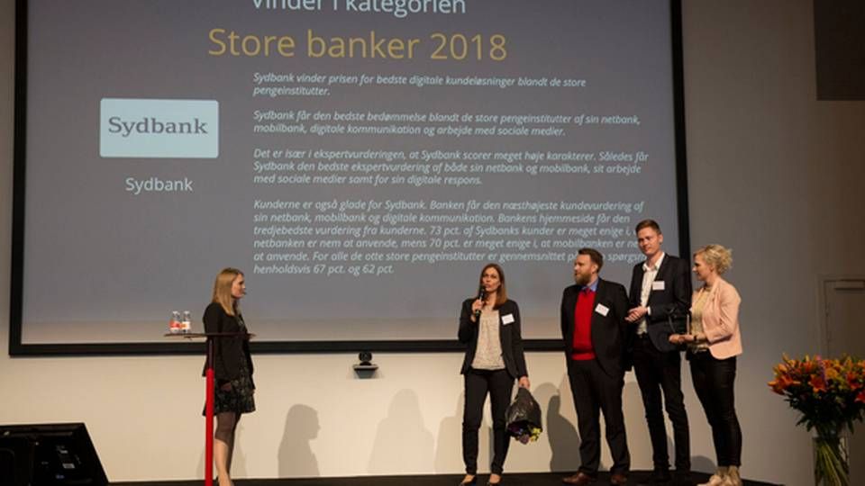 Sydbank modtager prisen for Bedste Digitale Kundeløsninger ved konferencen Årets Digitale Finansvirksomhed