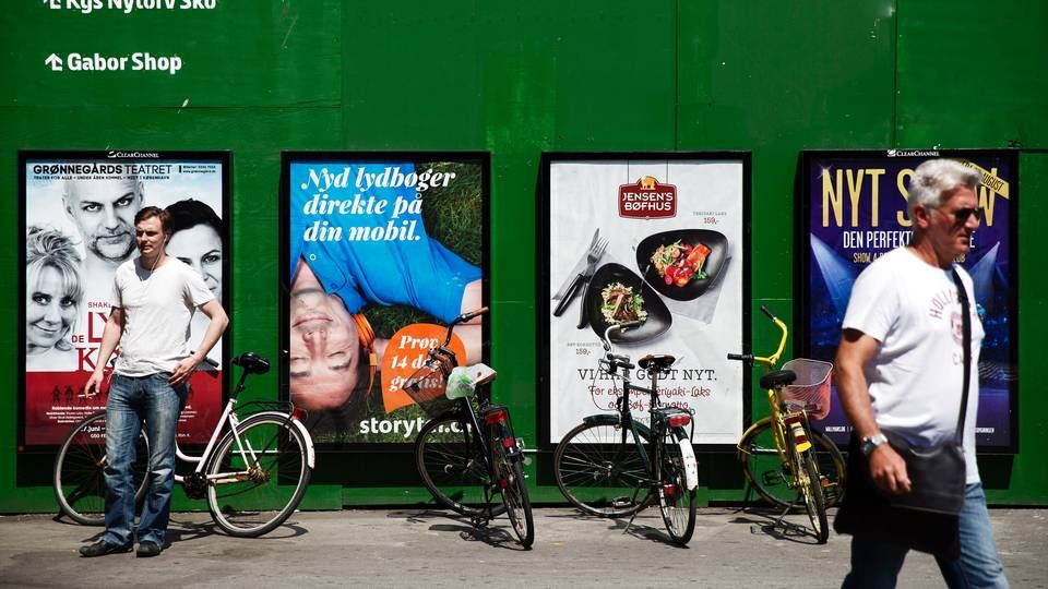 Der hænger mange reklamer i bybilledet. Her fire på Kgs. Nytorv i København. Der er dog langt i mellem reklamerne fra de finansielle virksomheder. | Foto: Ritzau Scanpix/Kasper Palsnov