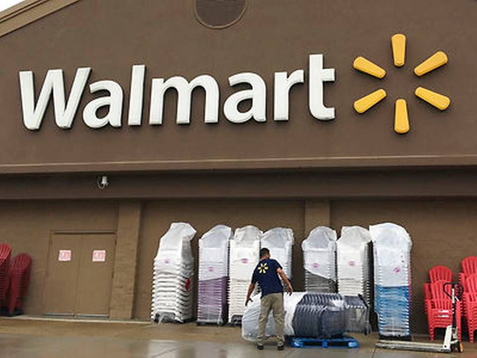 Millioner af amerikanske arbejdere hos eksempelvis varehuskæmpen Walmart skriver under på, de ikke vil hive deres arbejdsgiver i retten. | Foto: /Ritzau Scanpix/AP/ELISE AMENDOLA