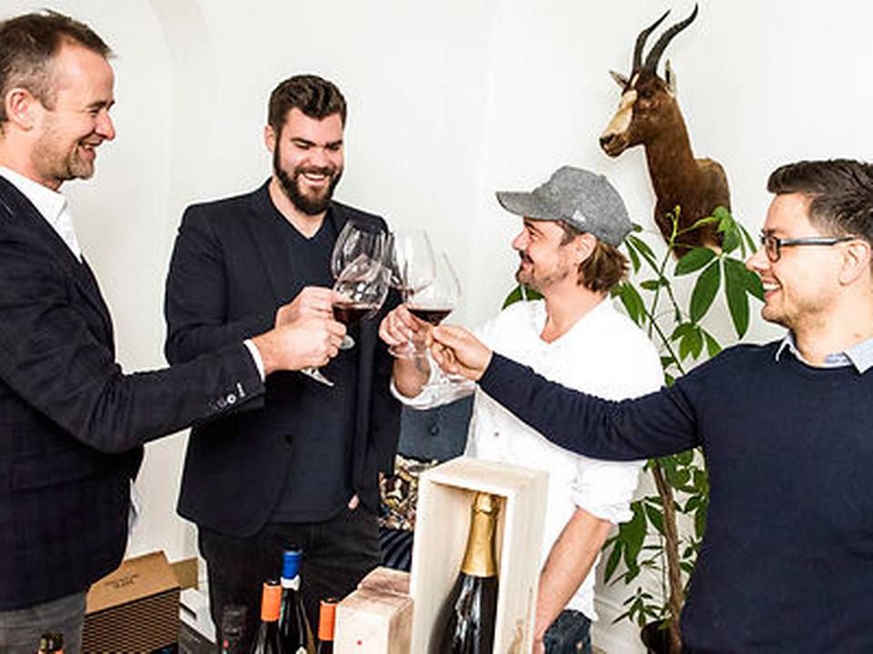 Stifterne Thomas Pedersen, Morten Strunge, Thomas Herman og Rasmus Jensen skåler ved Winefamly-debuten i 2016. | Foto: Søren Bidstrup/Ritzau Scanpix