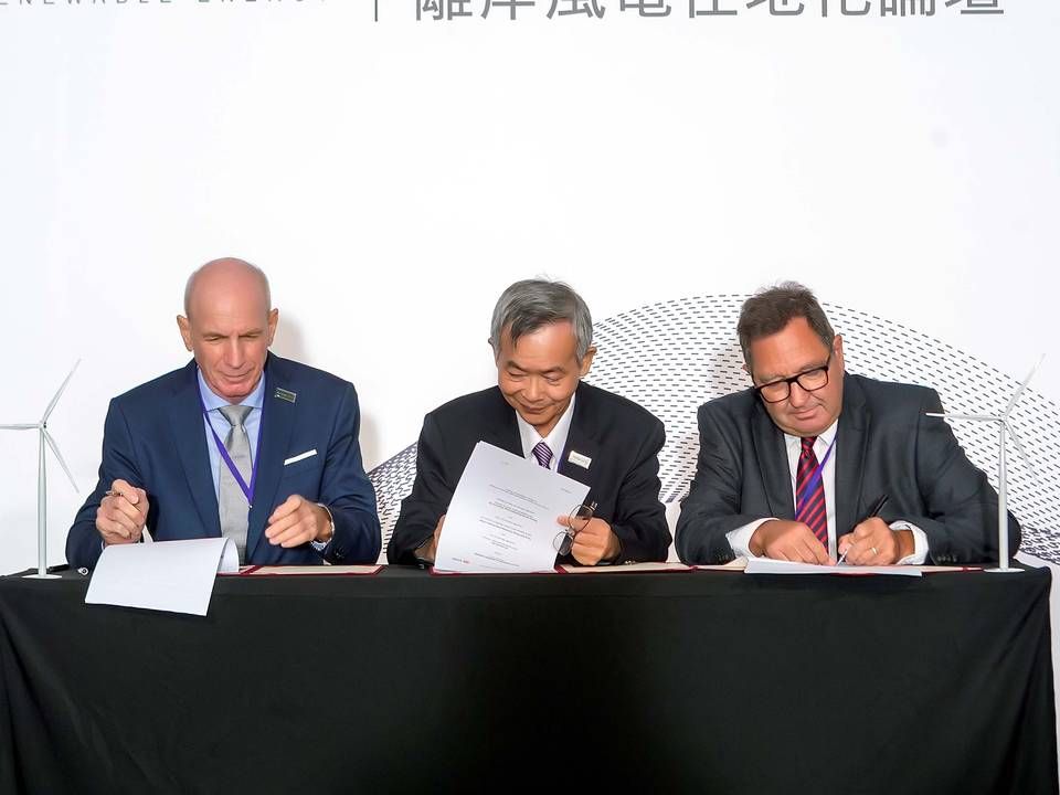 Rainer Müller-Wallenborn, Chief Purchasing Officer Offshore at Siemens Gamesa, Chang Hsien-Ming, Chair of the board of directors for Yeong Guan Group, and Adrian R. Willetts, CSO and co-owner of AH Industries, sign their deal with Siemens Gamesa Offshore Wind in Taipei. | Photo: PR AH Industries