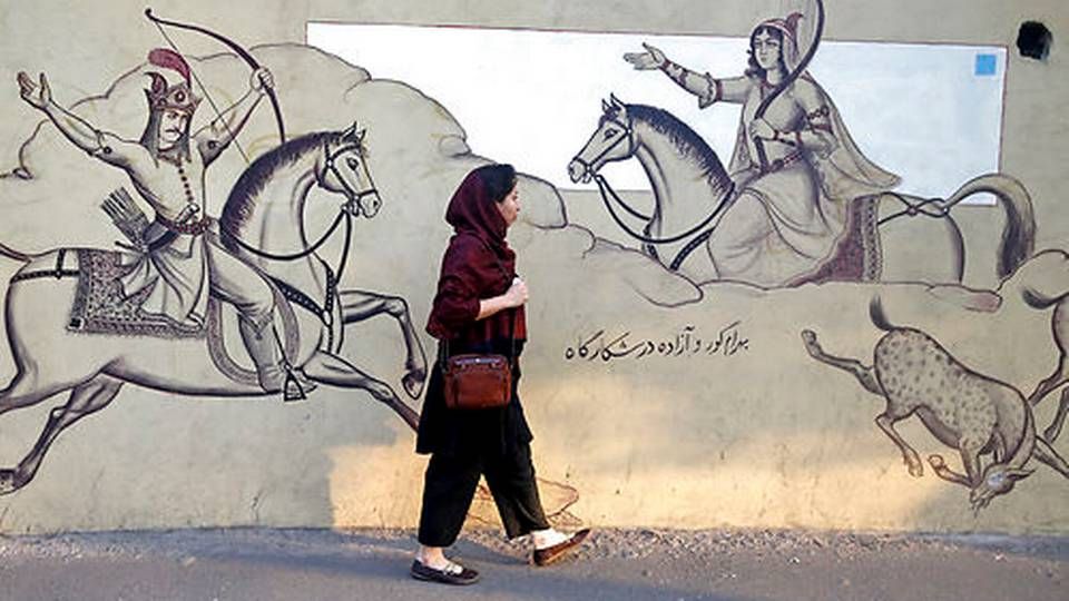 Iransk advokat har forsvaret kvinder i en sag om tørklæder og er tilbageholdt. Det vækker bekymring i EU | Foto: Ebrahim Noroozi /Scanpix