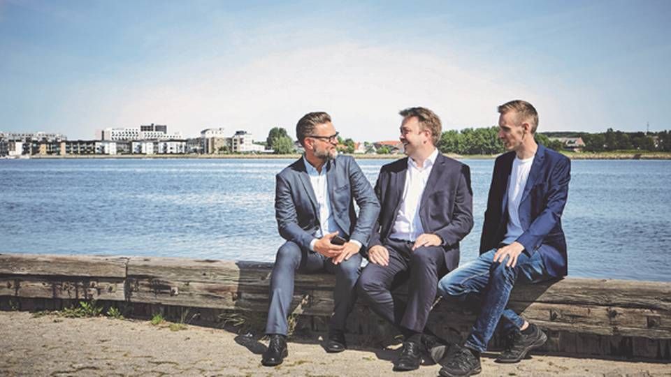Yderst til venstre Thorleif Astrup Hallund (CCO), midtfor Thomas Kjølby Laursen (CEO og co-founder) yderst til højre Brian Jørgensen (CTO og co-founder) | Foto: PR