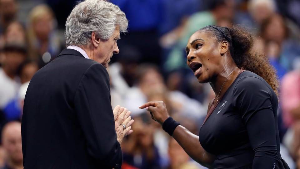 Tennisspilleren Serena Williams under U.S. Open-turngeringen i heftig diskussion med dommer Brian Earley. | Foto: Ritzau Scanpix/AP/Adam Hunger