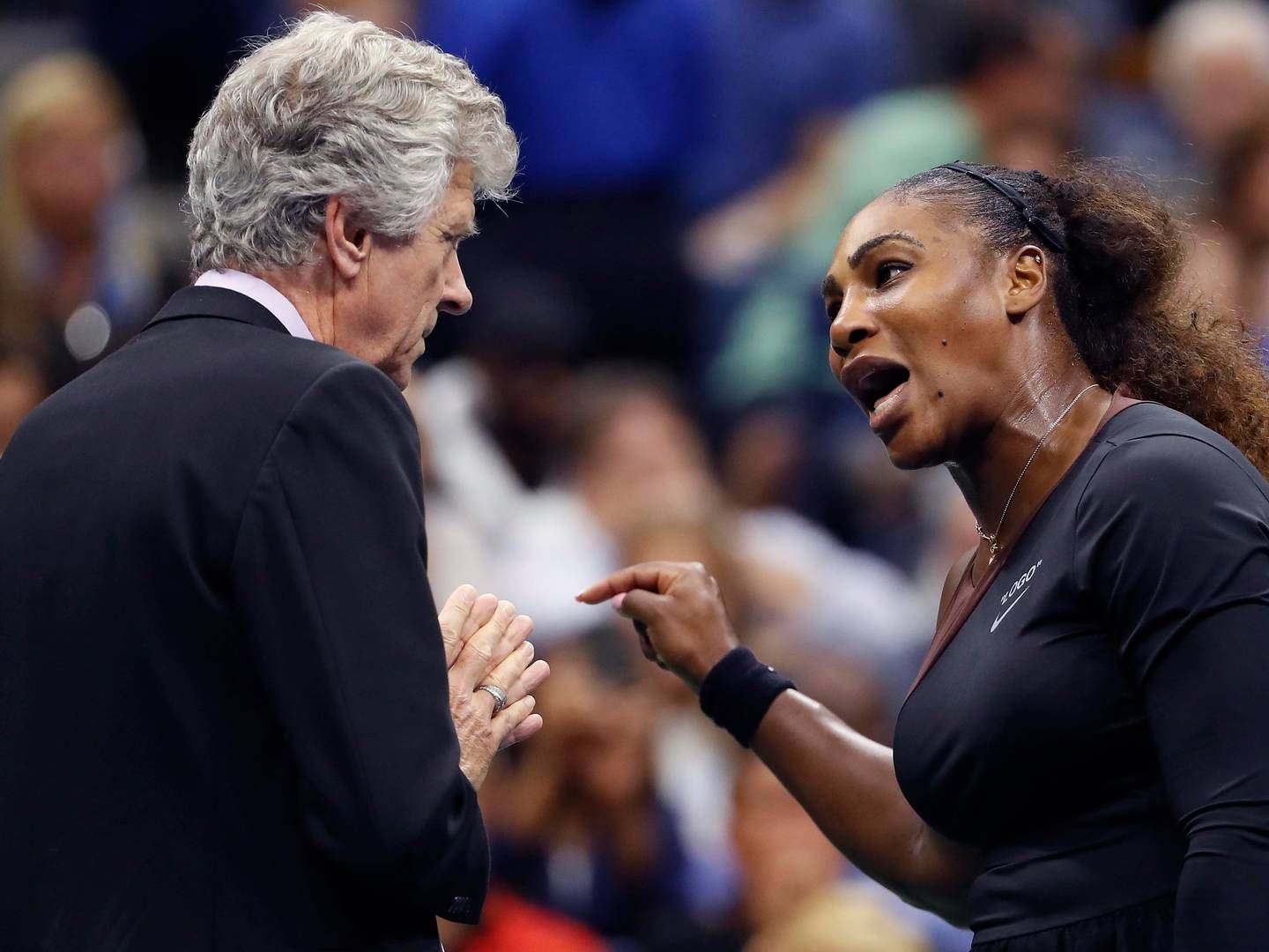 Tennisspilleren Serena Williams under U.S. Open-turngeringen i heftig diskussion med dommer Brian Earley. | Foto: Ritzau Scanpix/AP/Adam Hunger