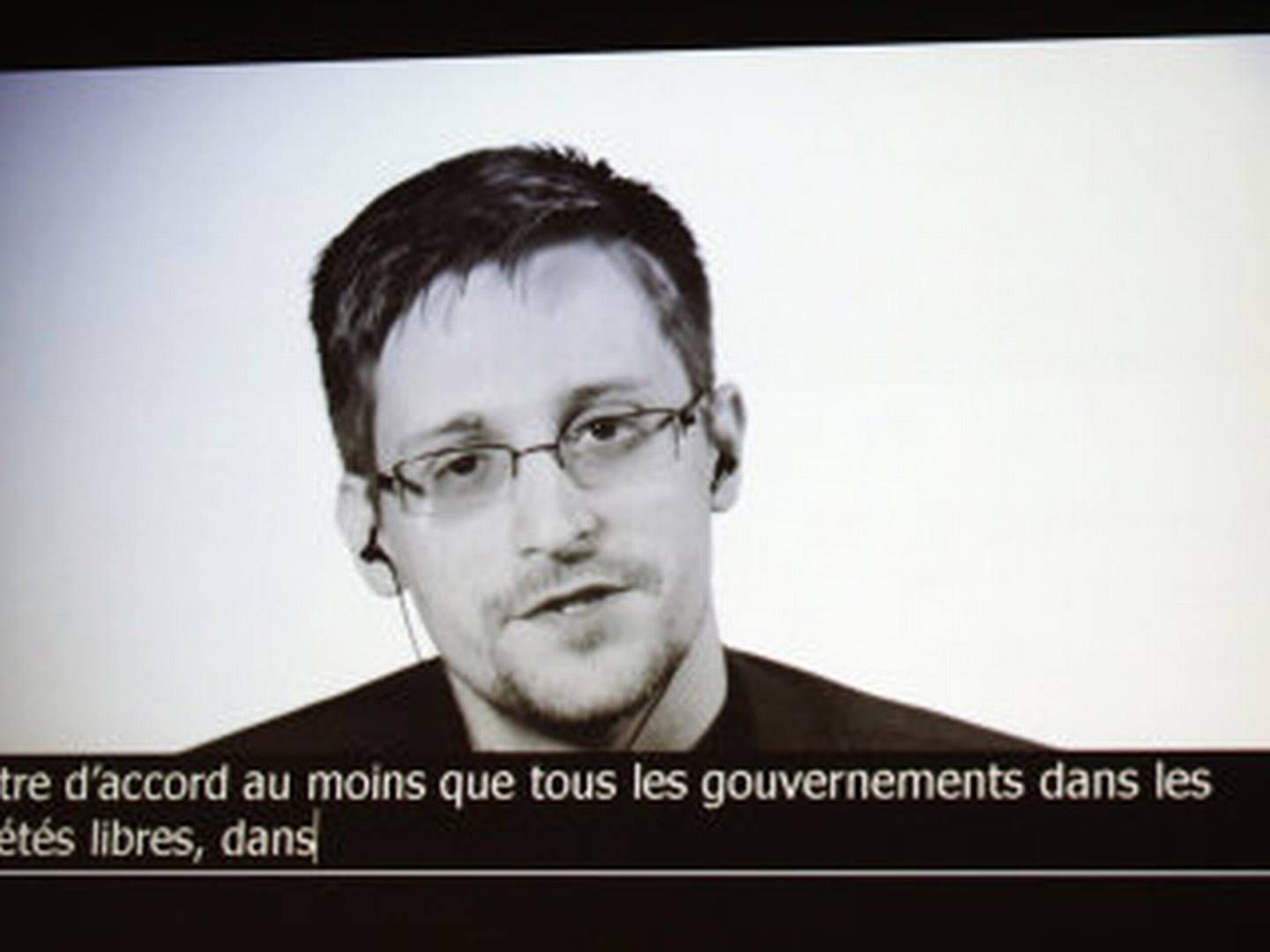 Edward Snowden, der her deltager i en videokonference med radiojournalister i Paris, offentliggjorde for fem år siden hemmelige dokumenter, der afslørede efterretningstjenesters masseovervågning | Foto: Geoffroy Van Der Hasselt/arikiv/Ritzau Scanpix