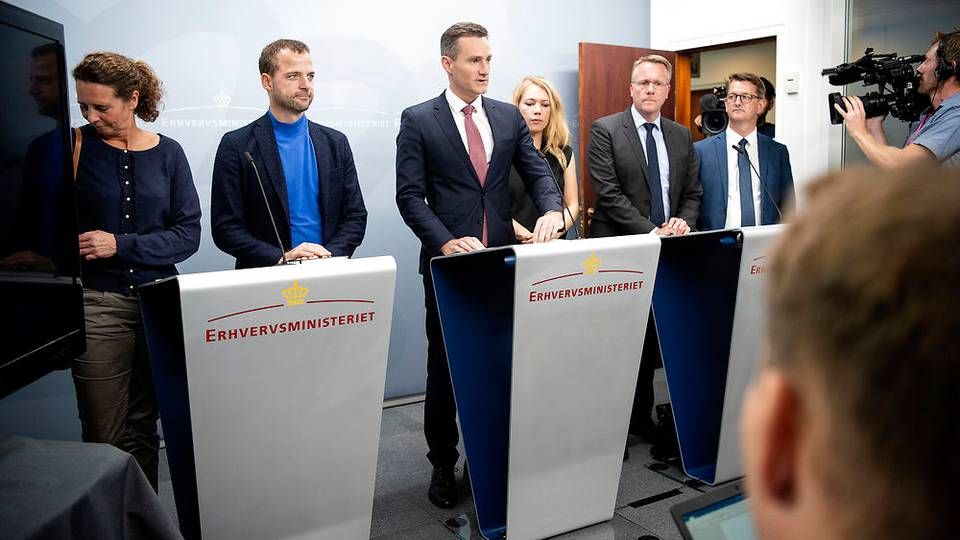 Erhvervsminister Rasmus Jarlov (K) kan præsentere nye stramninger af hvidvasklovgivningen med et bredt flertal af Folketingets partier. | Foto: Nils Meilvang/Ritzau Scanpix