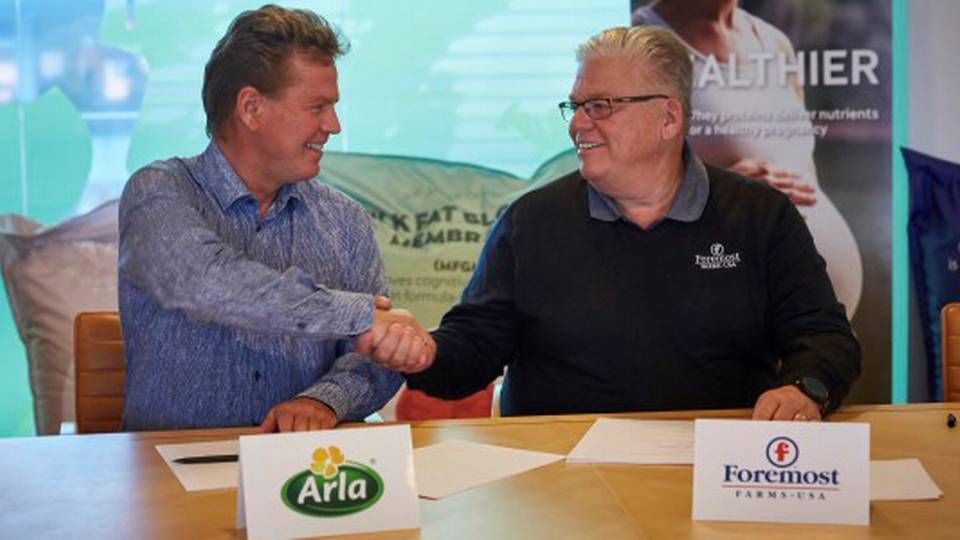 Arla Foods-topchef Peder Tuborgh og Michael Doyle, daværende formand og topchef i Foremost Farms, i forbindelse med underskrivelsen af partnerskabsaftalen i august 2018.