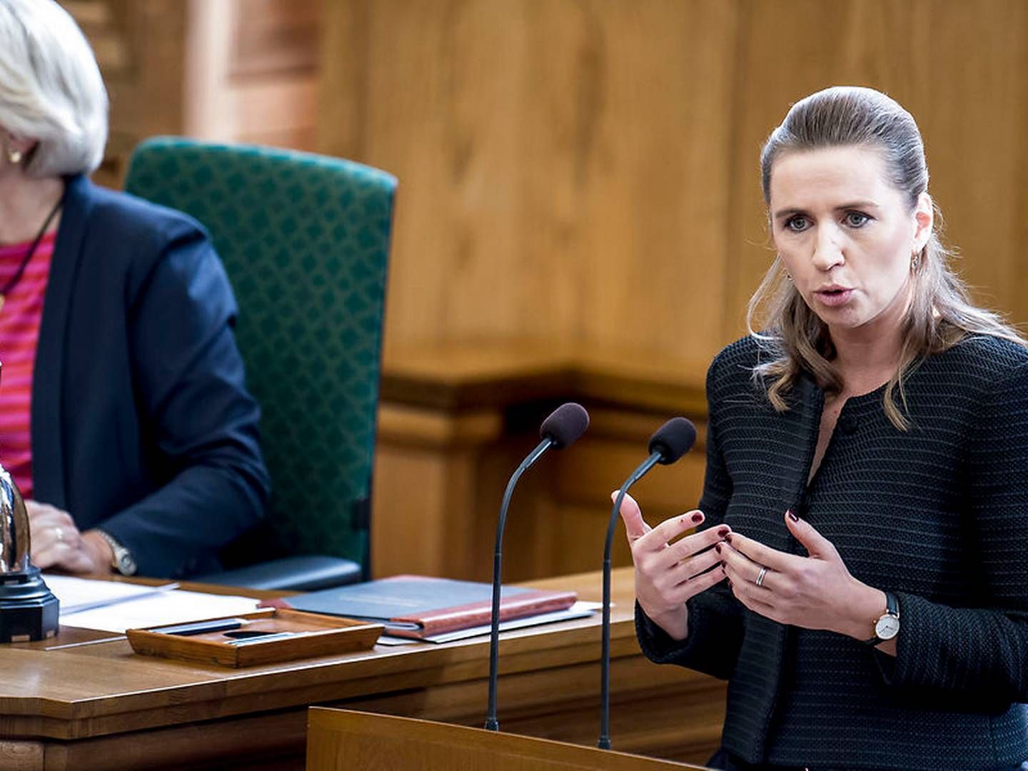 Mette Frederiksen slår fast under åbningsdebatten i Folketinget, at IGU-ordningen skal forlænges.