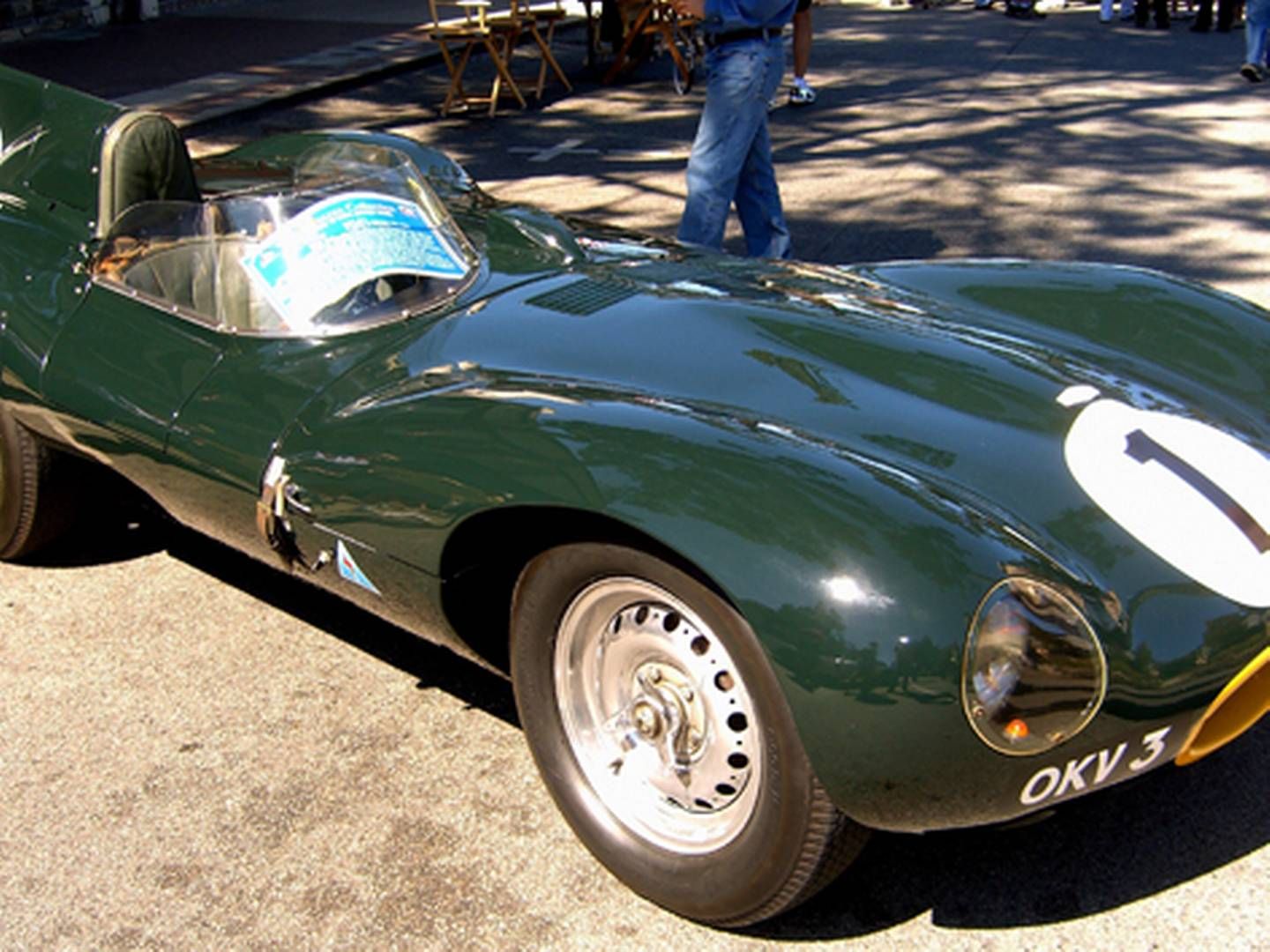 Der findes grønne biler, der også skal betale fuld registreringsafgift. Til gengæld drikker denne Jaguar D-Type fra 1954 omkring 7 liter benzin på en sviptur fra Spjald til Herning. | Foto: Writegeist