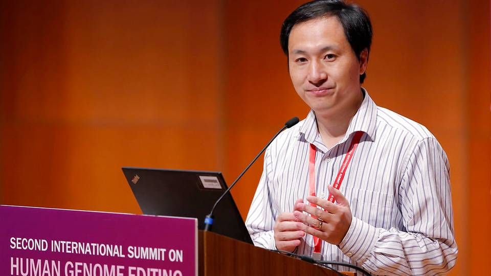 He Jiankui taler ved Human Genome Editing Conference i Hong Kong to dage efter, at han hævdede at have genmodificeret menneskefostre med crispr. | Foto: AP Photo/Kin Cheung