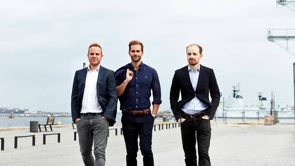 På billedet ses Accutics' CMO Michael Møller (tv.), grundlægger og adm. direktør Kasper Rasmussen og CTO Sebastian Mørch (th.). | Foto: PR/Accutics