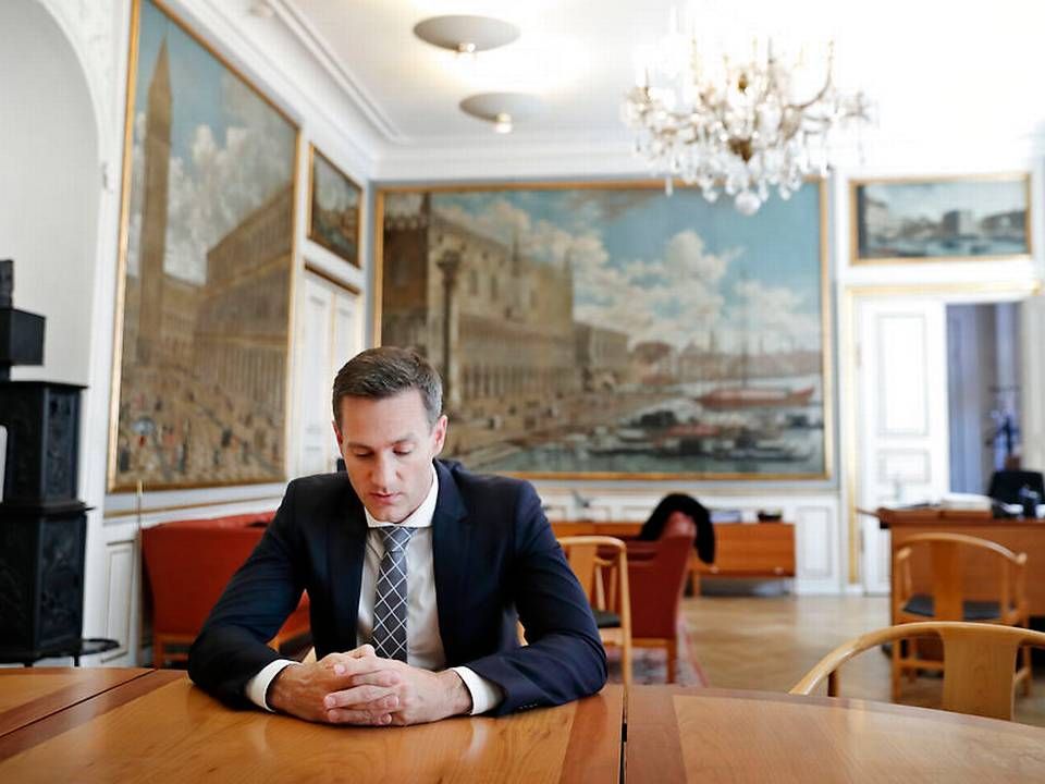 Erhvervsminister Rasmus Jarlov (K) fotograferet på sit kontor på Slotsholmen. | Foto: Ritzau Scanpix/Jens Dresling