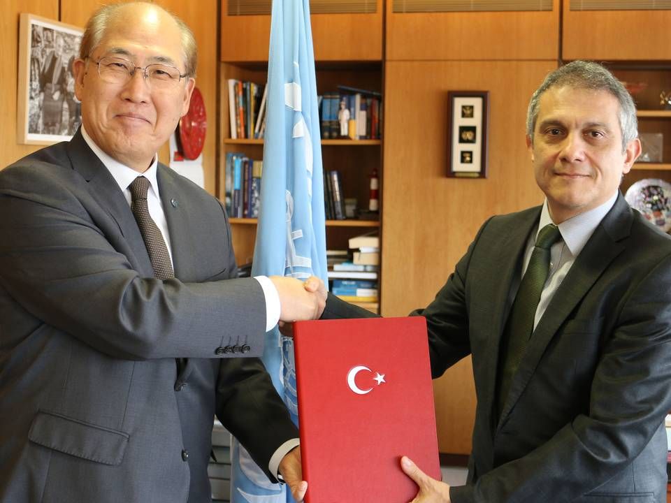 Tyrkiets ambassadør og fast repræsentant i IMO, Ümit Yalçın, sammen med IMO's generalsekretær Kitack Lim. | Foto: IMO