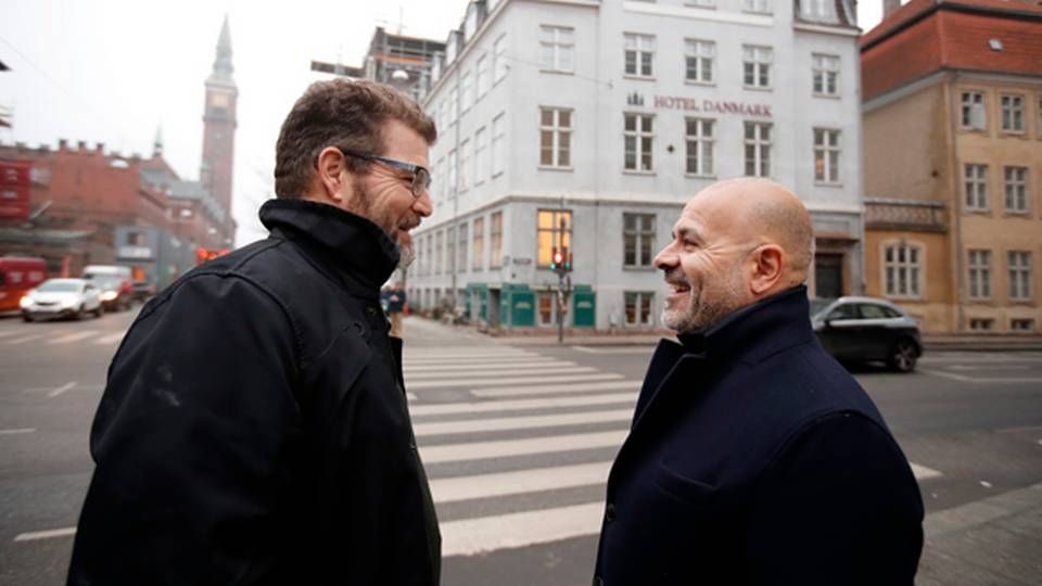 Søren Brøchner-Mortensen (tv.) og Karim Nielsen foran Hotel Danmark i København. | Foto: Ritzau Scanpix/Jens Dresling.