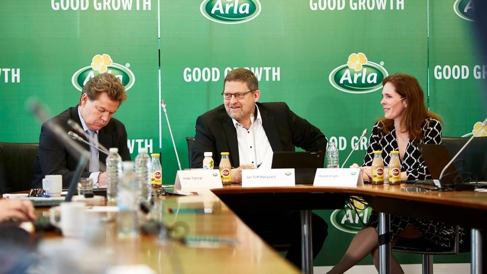 Bestyrelsesformand JAn Toft Nørgaard (i midten) ser gerne, at der i fremtidens Arla-bestyrelse består af andet end mælkeprdoucenter. | Foto: Arla