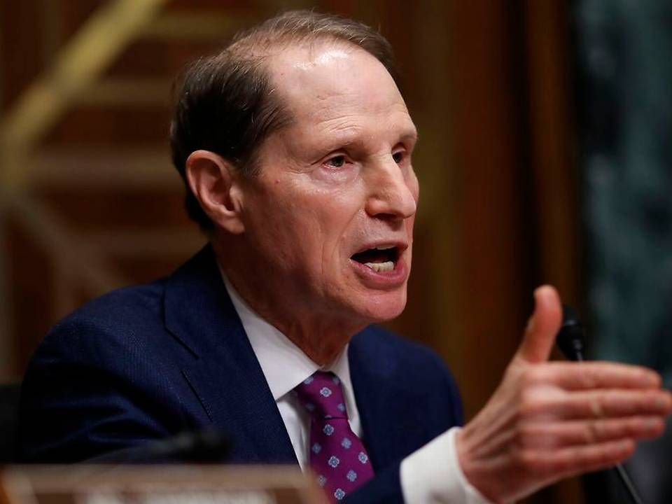 Ron Wyden, demokratisk senator fra delstaten Oregon, holdt ikke igen med sin kritik af medicinalindustrien. | Foto: Ritzau Scanpix/AFP/Getty Images/Win McNamee