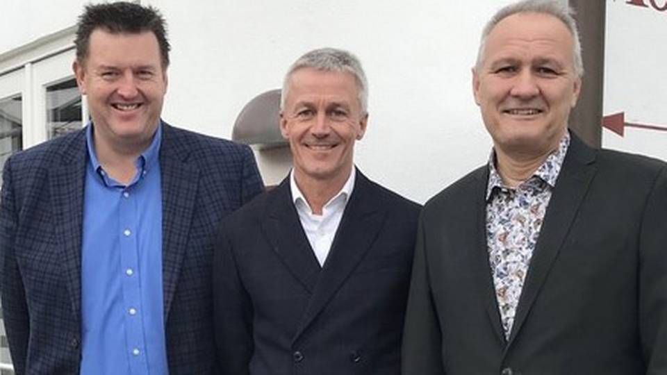 Økonomidirektør Steen Thygesen (tv.), ny direktør Tom Boye (i midten) og nuværende direktør Peter Christian Bühlmann Jensen (th.) | Foto: PR
