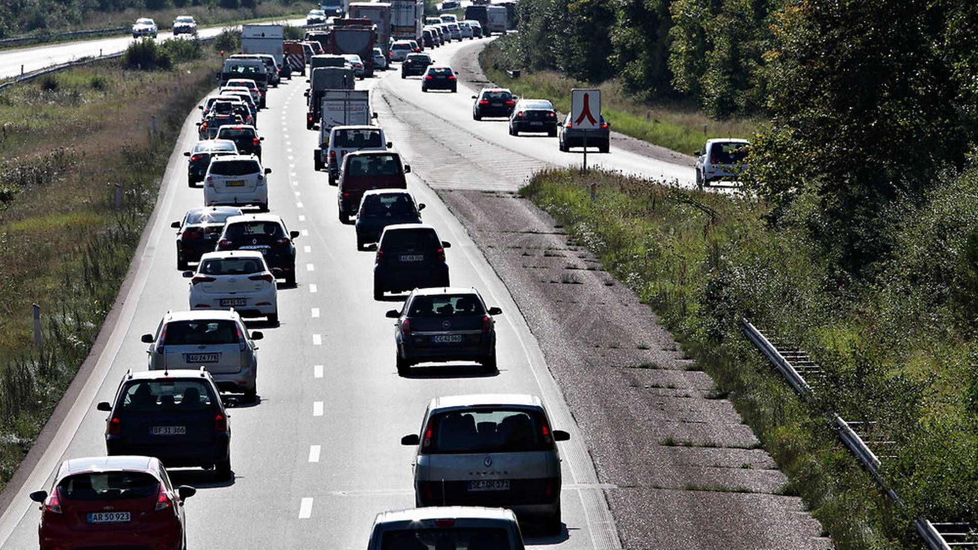 Regeringen vil udskyde planlagte stigninger i bilpriserne, skriver Berlingske. | Foto: Ritzau Scanpix/Tobias Nicolai