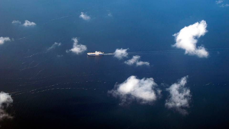 Billedet er et arkivfoto fra Øresund, og skibet på billedet har ikke overtrådt svovlkravene i SECA-zonen. | Foto: Arkivfoto/Ritzau Scanpix/Thomas Borberg