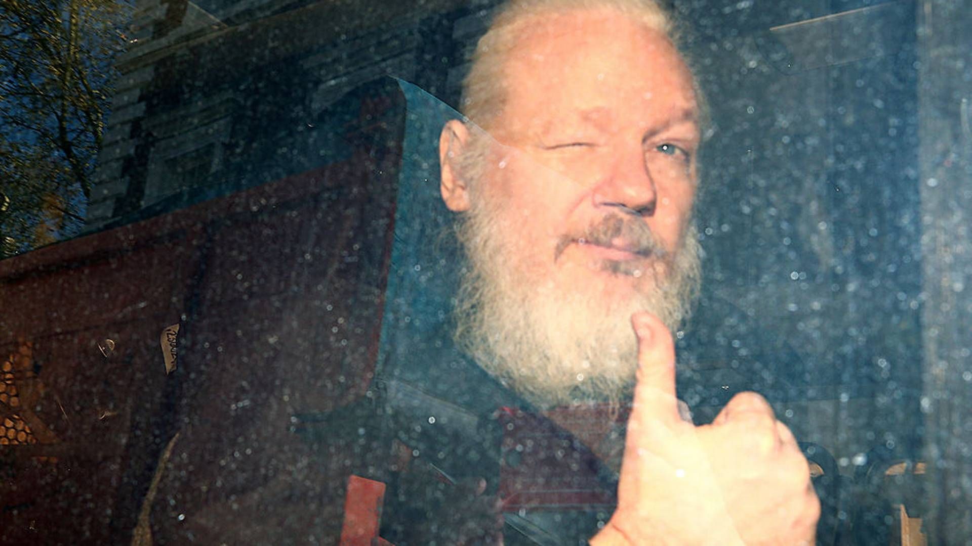 Wikileaks-stifteren Julian Assange ankommer til Westminster Byret i London efter anholdelse på den ecuadorianske ambassade. | Foto: Hannah Mckay, Ritzau/Scanpix