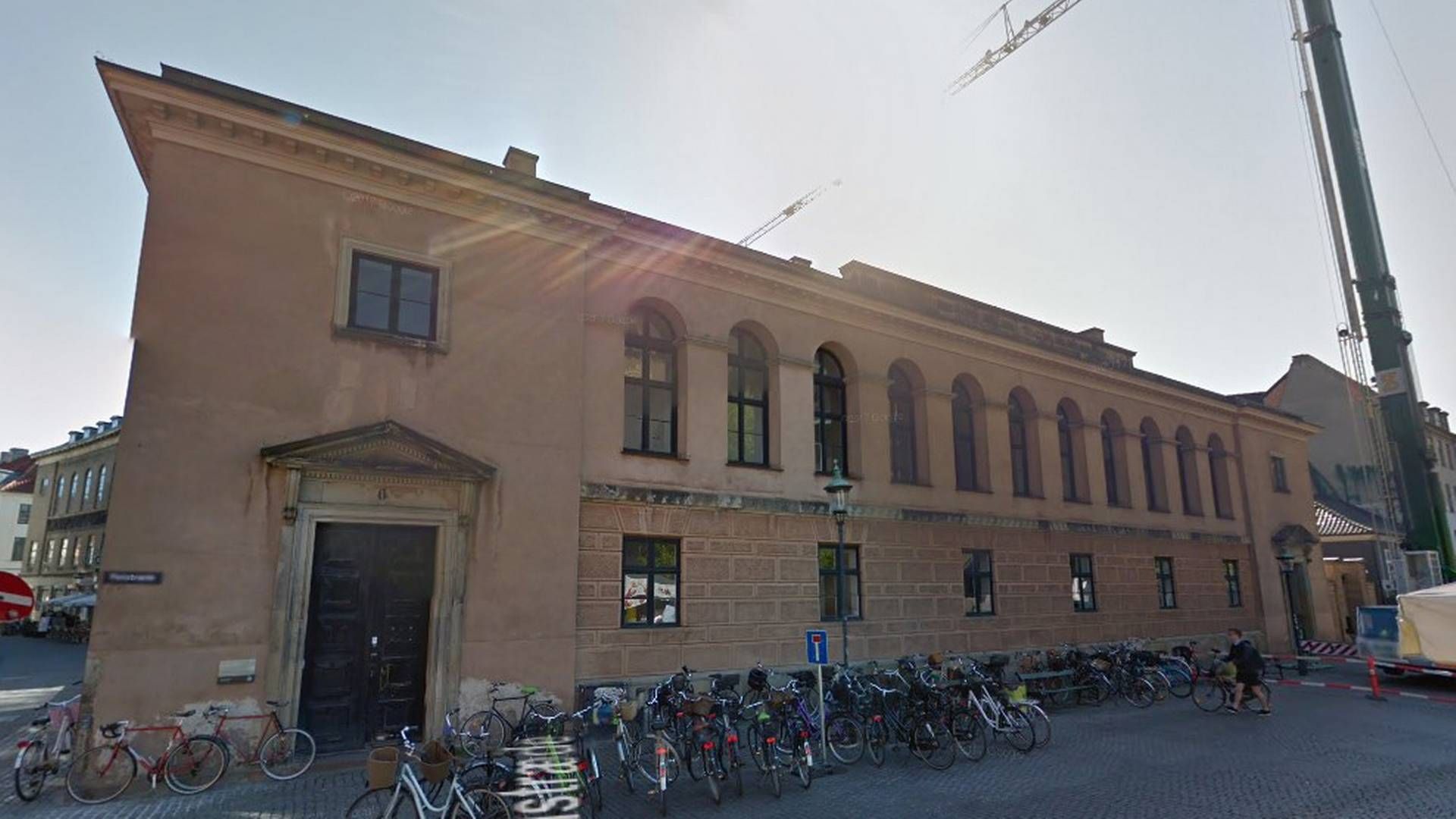 Bygningsstyrelsen vil sælge ejendommen på Fiolstræde i København. | Foto: Google Maps.