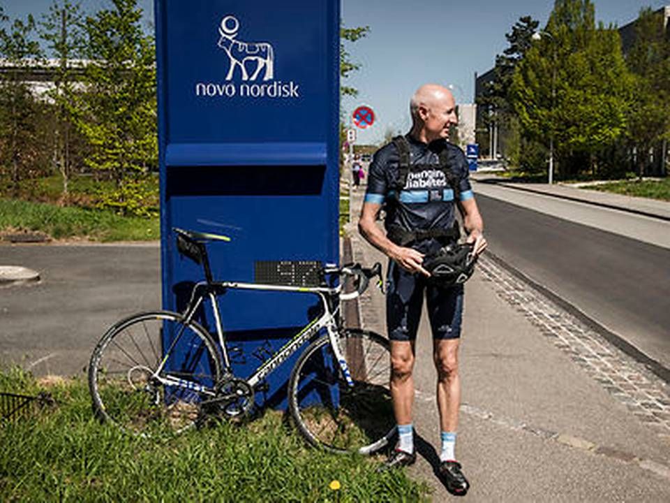 Novos topchef Lars Fruergaard Jørgensen med cykel foran medicinalgigantens hovedkvarter. | Foto: /Ritzau Scanpix/Asger Ladefoged/