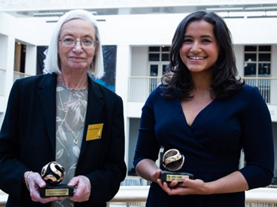 Margrethe Nørgaard (t.v.) og Ditte Malou Faber (t.h.) vandt torsdag to Karnov-priser | Foto: Karnov