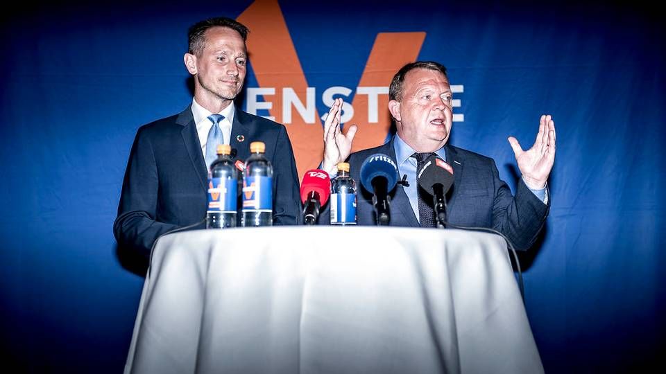 Finansminister Kristian Jensen (V) og statsminister Lars Løkke Rasmussen (V) kritiserede i mandags Socialdemokratiets økonomiske politik på et pressemøde. De to Venstremænd præsenterede dog ikke selv nogen økonomisk politik og har heller ikke i sinde at gøre det. | Foto: Ritzau Scanpix/Mads Claus Rasmussen