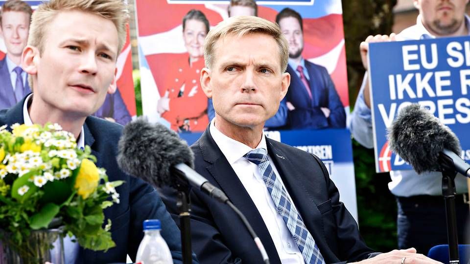 Spidskandidat til EP-valget Peter Kofod (DF) og partiformand Kristian Thulesen Dahl (DF) vil gøre det sværere for borgere fra lavtlønnede EU-lande at komme til Danmark for at arbejde. | Foto: Ritzau Scanpix/Philip Davali