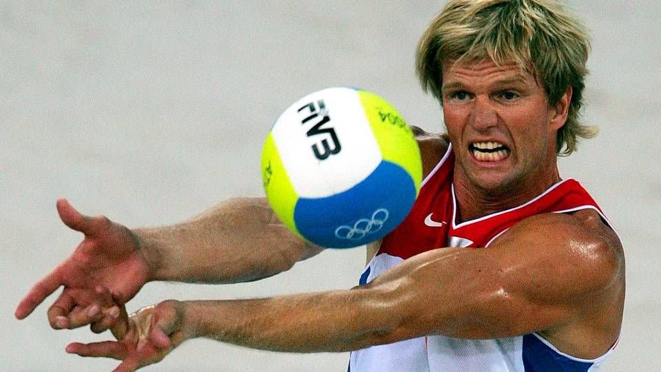 Norwegian volleyball player Bjorn Maaseide sets the ball against the United States during the 2004 Olympic Games in Athens. | Photo: Ritzau Scanpix