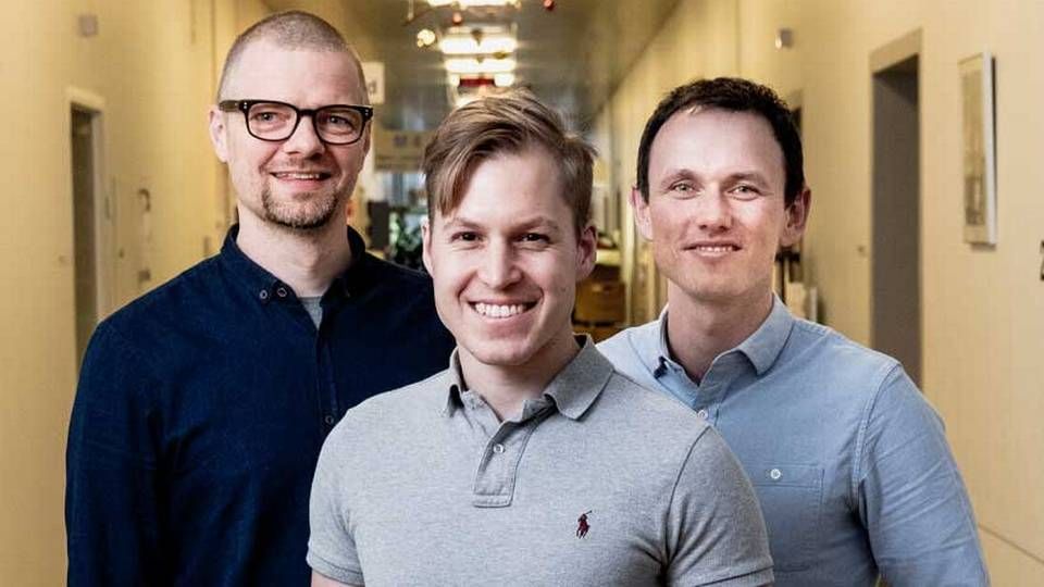 Holdet bag Sani Nudge med adm. direktør Theis Jensen i midten samt de andre to grundlæggere Morten Egholm (tv) og Marco Bo Hansen (th). | Foto: Sani Nudge