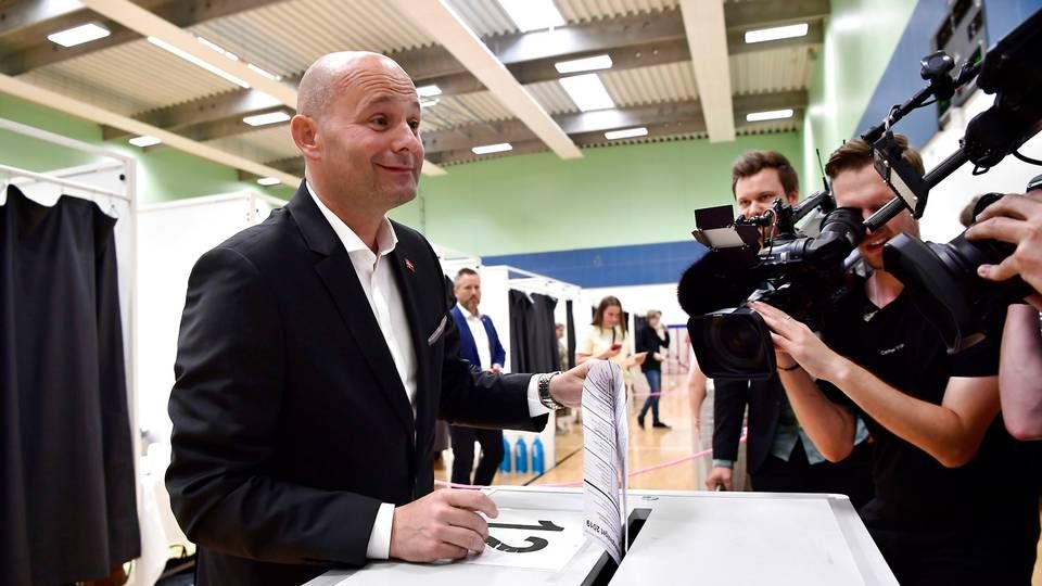 Justitsminister Søren Pape Poulsen (K) afgiver sin stemme i Viborg Stadion Center til folketingsvalget 5. juni. | Foto: Ritzau Scanpix/Bo Amstrup