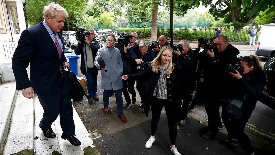 Boris Johnson forlader sit hjem i London. | Foto: Hannah Mckay / Reuters / Ritzau Scanpix