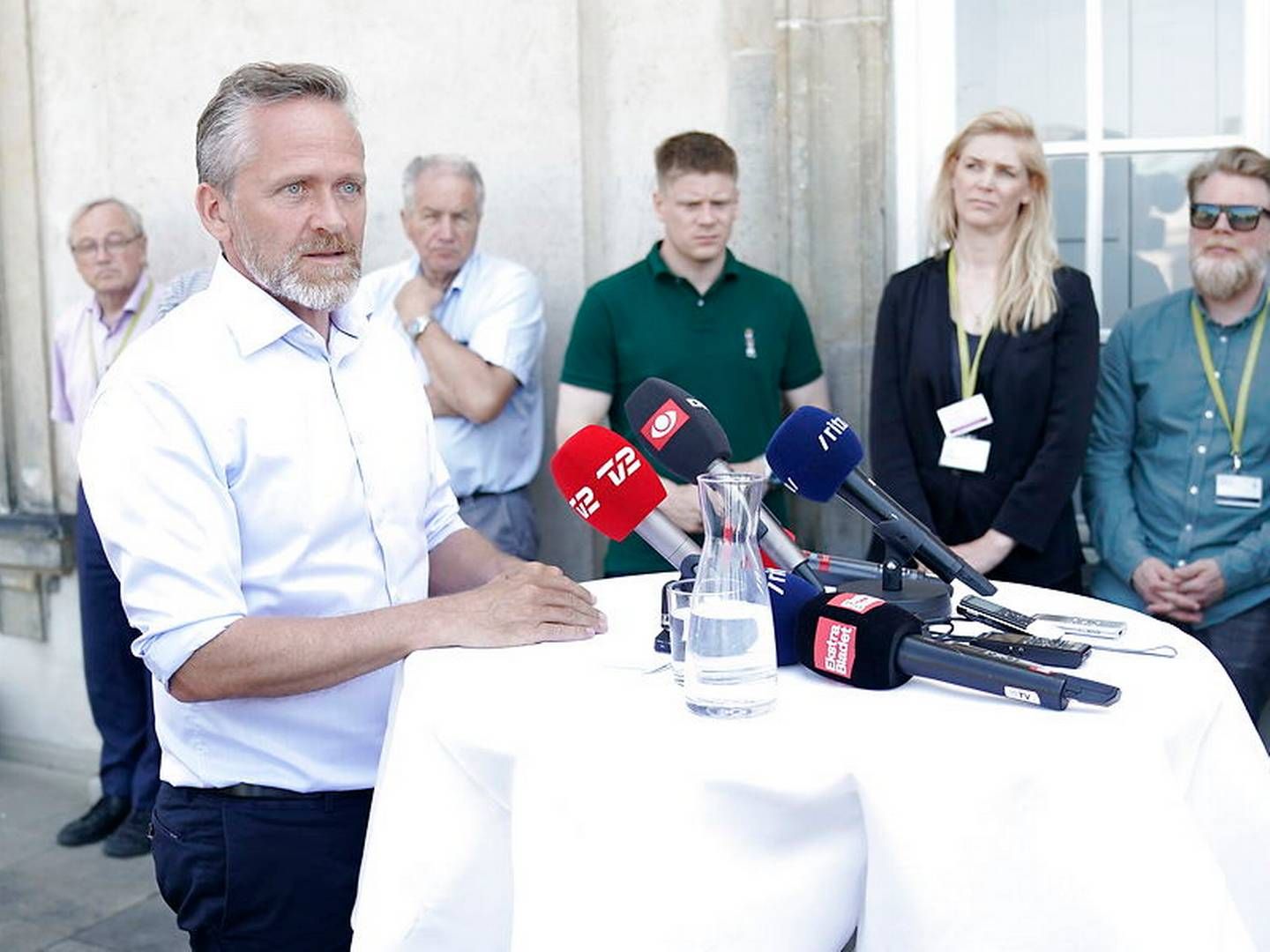 Line Ernlund (nummer to fra højre) stopper som pressechef i Liberal Alliance. Her lytter hun til Anders Samuelsen på det pressemøde, hvor han gik af som LA-leder. | Foto: Ritzau Scanpix/Martin Sylvest