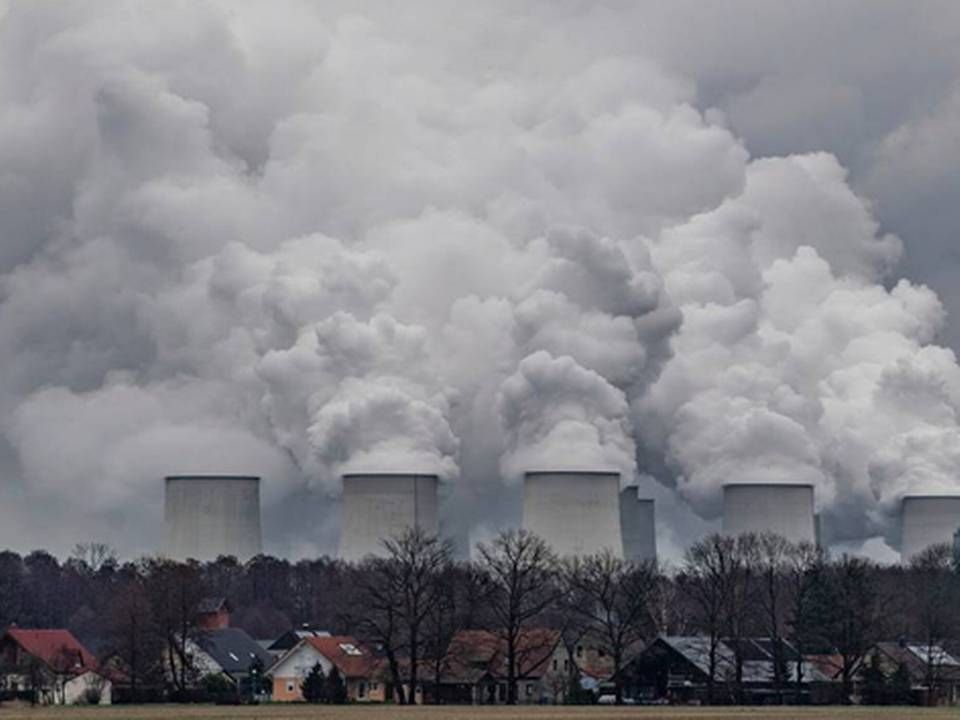 Kraftværket i Jänswalde sydvest for Berlin på grænsen til Polen fyrer med brunkul, der er en større klimabelastning end kul. | Foto: AP/Patrick Pleul