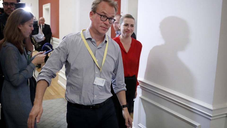 Socialdemokraternes formand Mette Frederiksen forlader sit kontor med Martin Rossen under regeringsforhandlingerne. | Foto: Jens Dresling/Ritzau Scanpix
