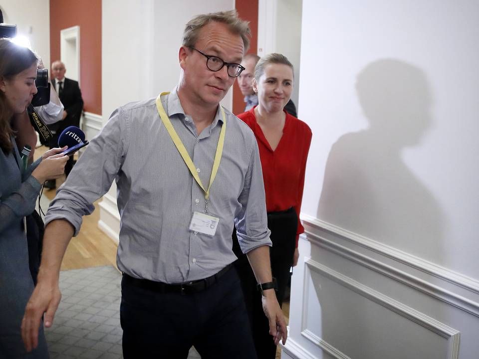 Socialdemokraternes formand Mette Frederiksen forlader sit kontor med Martin Rossen under regeringsforhandlingerne. | Foto: Jens Dresling/Ritzau Scanpix