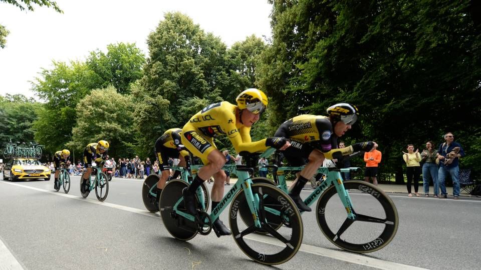 Team Jumbo-Visma vandt holdtidskørslen på anden etape af Tour de France til glæde for Visma-boss Øystein Moan. | Foto: Johanne Geron/Reuters/Ritzau Scanpix