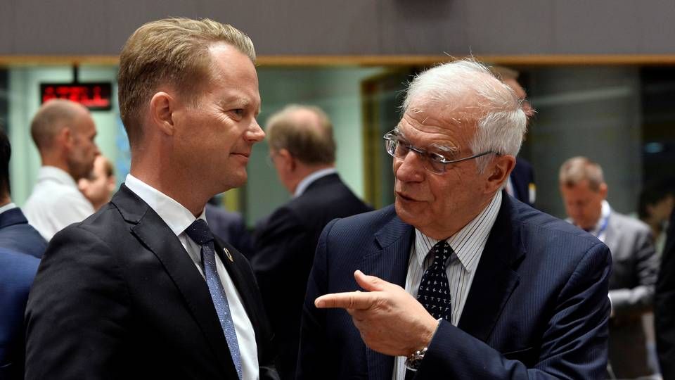 Udenrigsminister Jeppe Kofod (S) i samtale med den spanske udenrigsminister Josep Borrell under et møde i Bruxelles 15. juli. | Foto: JOHANNA GERON/REUTERS / X07006