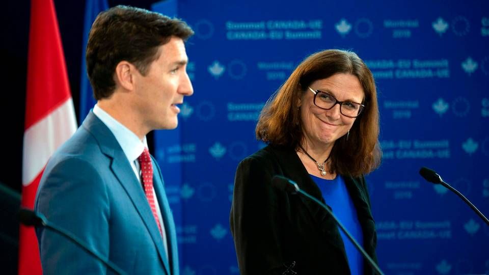 Canadas premierminister Justin Trudeau (t.v.) og EU's handelskommissær Cecilia Malmström (t.h.) til fælles pressemøde. | Foto: Sebastien St-Jean / AFP / Ritzau Scanpix