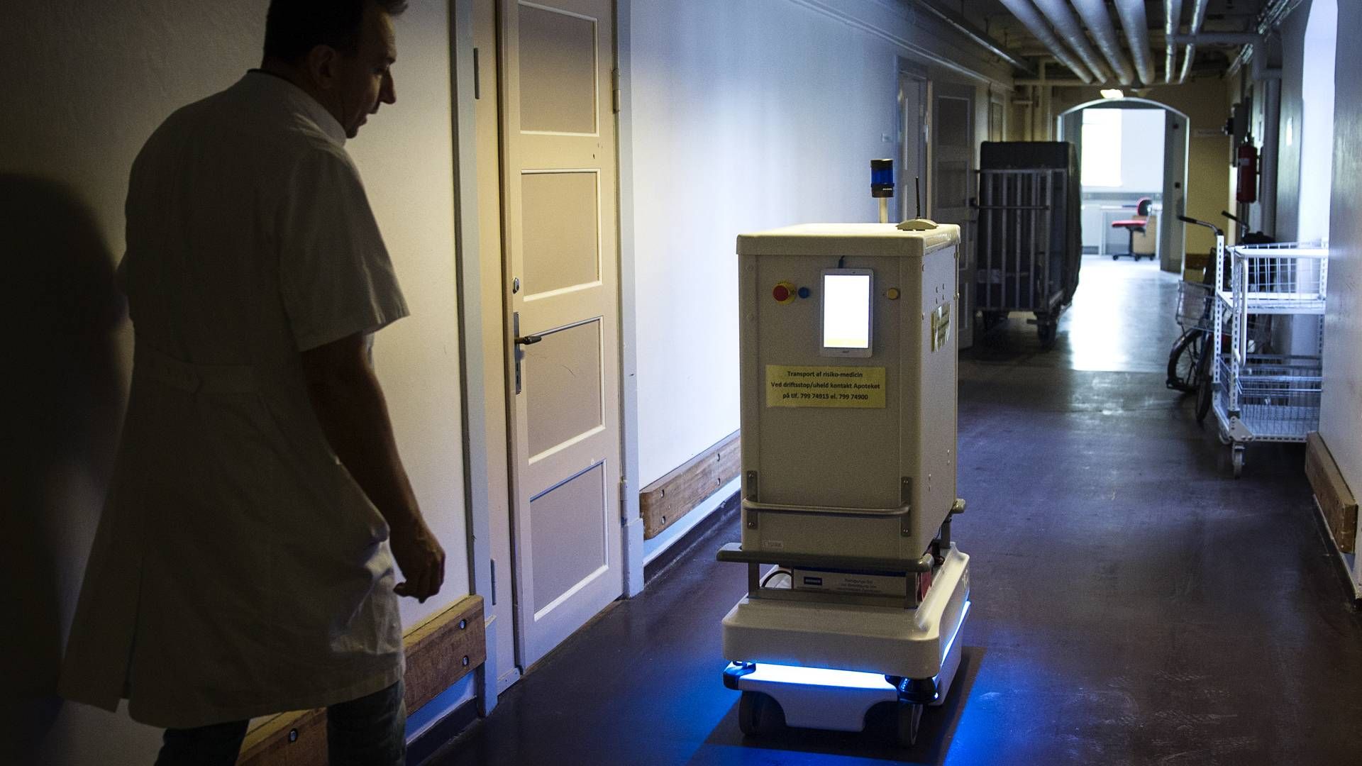En af MIR's robotter bringer her kræftmedicin ud på Sygehus Sønderjylland. | Foto: Johannes Skov Andersen POL
