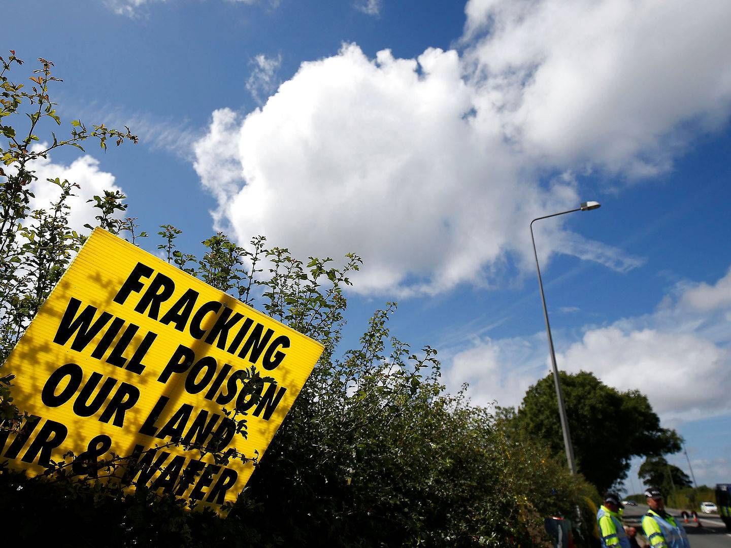 Det er ikke nyt, at de britiske borgere demonstrerer imod fracking. Billedet er fra en demonstration i Blackpool fra 2017. | Foto: Andrew Yates / Reuters / Ritzau Scanpix