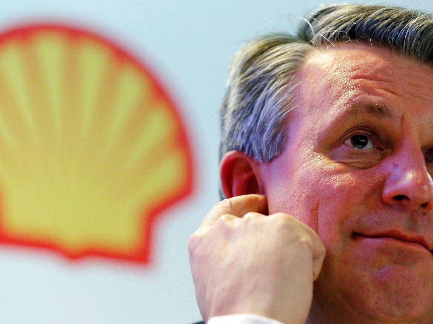 Shells administrerende direktør, Ben van Beurden, glæder sig over indgående pengestrømme til det britisk-hollandske selskab, men må alligevel være skuffet over det seneste kvartalsregnskab. Her lytter han til spørgsmål ved en pressekonference i Brasilien. | Foto: Sergio Moraes / Reuters / Ritzau Scanpix