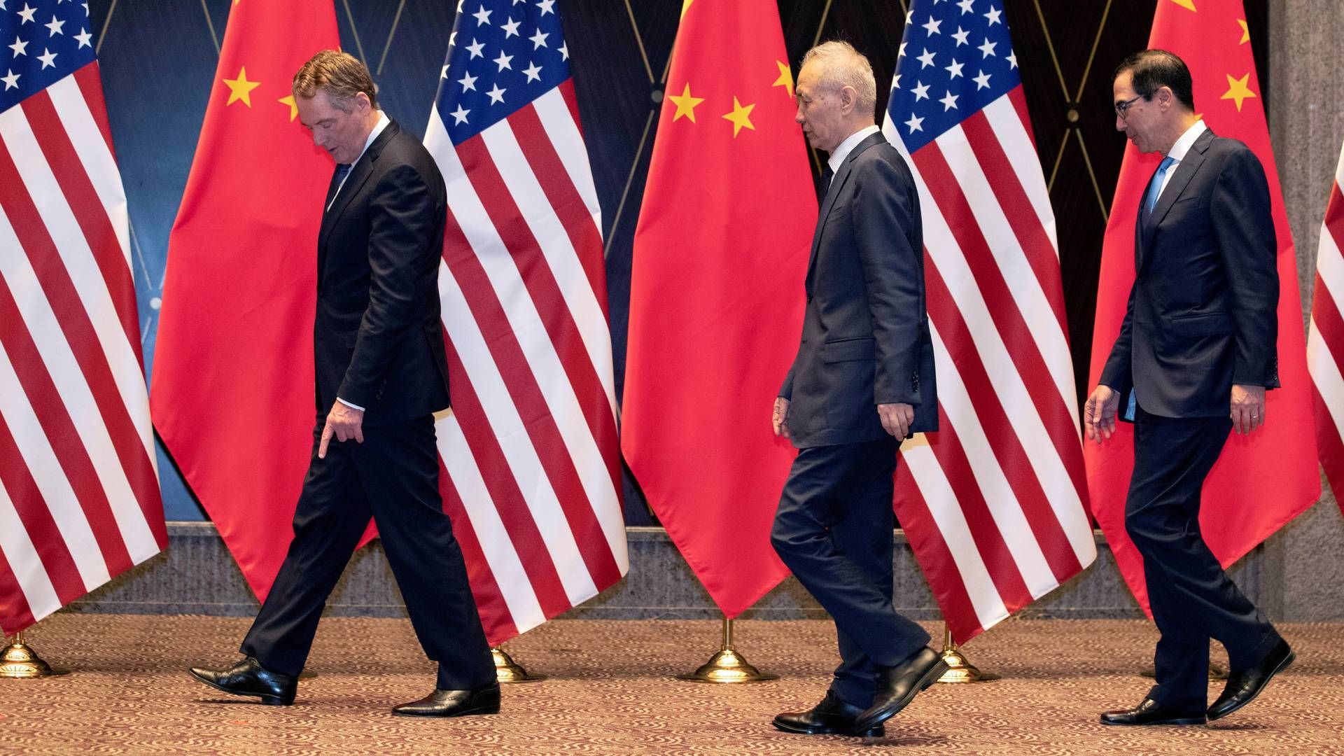 Den amerikanske handelsrepræsentant Robert Lighthizer (til venstre), den kinesiske vicepremierminister Liu He (i midten) og USA's finansminister Steven Mnuchin (til højre) i Shanghai d. 31. juli 2019. | Foto: Ritzau Scanpix.