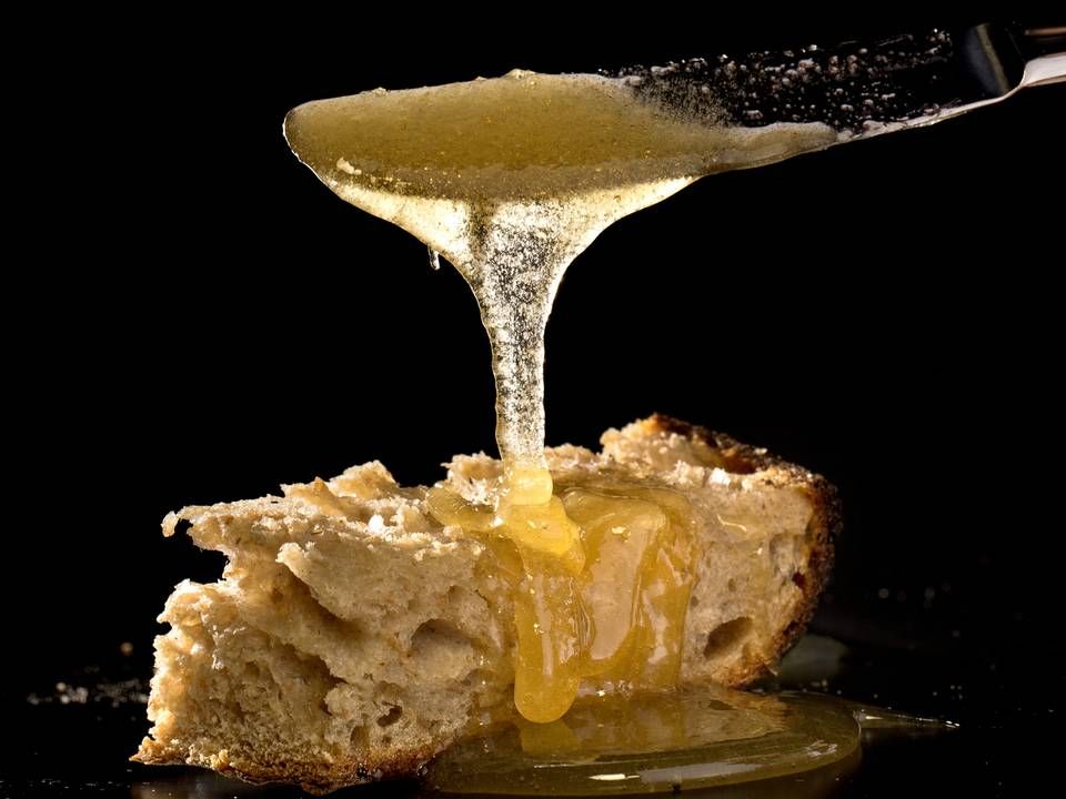 Klimaforandringer har betydet dårligt høst, og sparket prisen på akaciehonning i vejret. Honningvirksomheden Jakobsens vil dog ikke købe honning fra Kina, da de ikke vil risikere at sælge honning der ikke er rent. | Foto: Jacob Ehrbahn / Ritzau / Scanpix