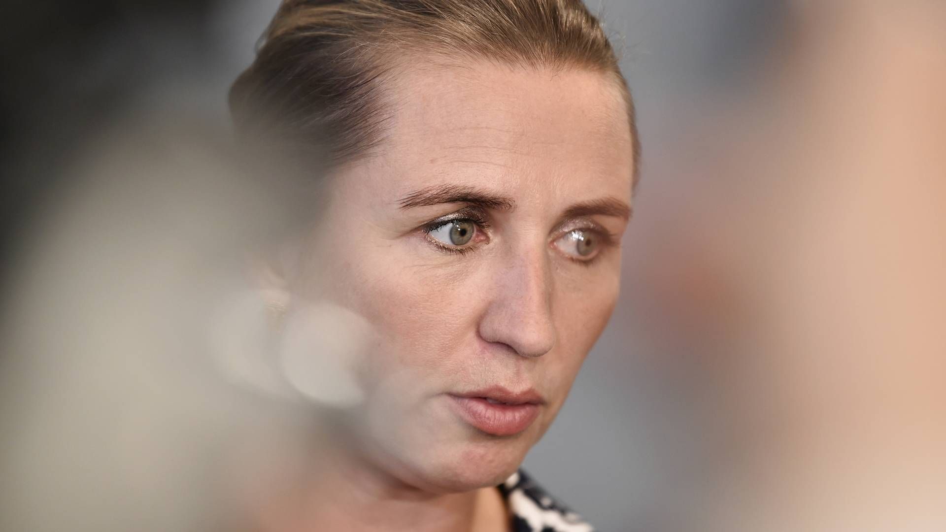 Statsminister Mette Frederiksen holder møde med Lizette Risgaard fra Fagbevægelsens Hovedorganisation og adm. direktør for Jacob Holbraad fra Dansk Arbejdsgiverforening om værdig tilbagetrækning i Statsministeriet, torsdag den 8. august 2019. | Foto: Mads Claus Rasmussen/Ritzau Scanpix