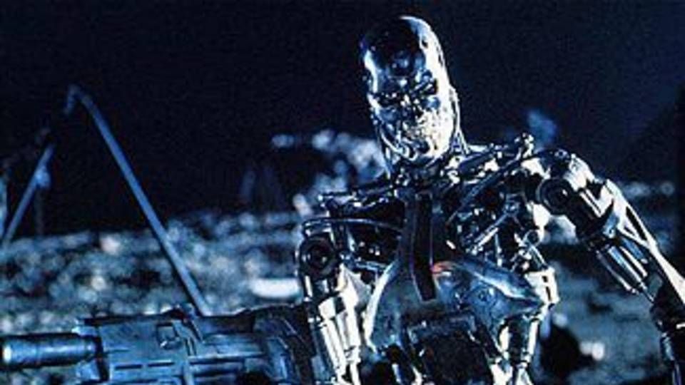 Terminator er en af de mere kendte robotter i filmhistorien, kendt fra filmen af samme navn fra 1984. Skræmmebillederne om robotter har dog indtil videre vist sig ikke helt at holde stik. Hos SEB har chatrobotten Aida lettet byrden i it-afdelingen og givet de ansatte mere tid. | Foto: Terminator/PR